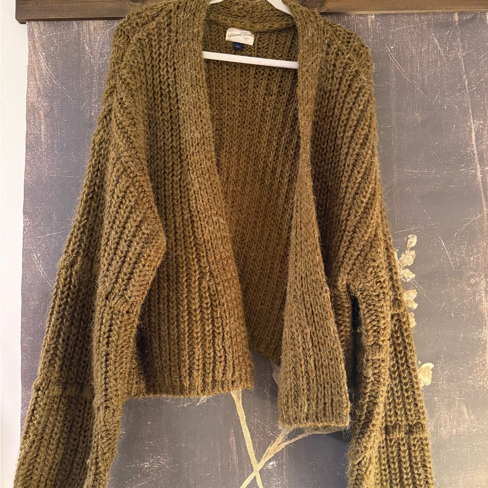 Universal Thread Chunky Knit Cardigan in Olive